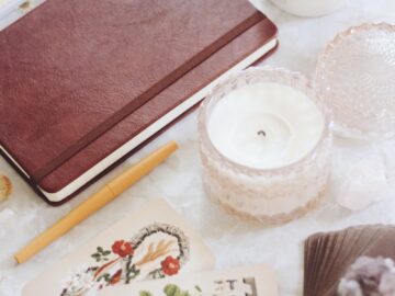 TAROT, JOURNALING + MEDITATION